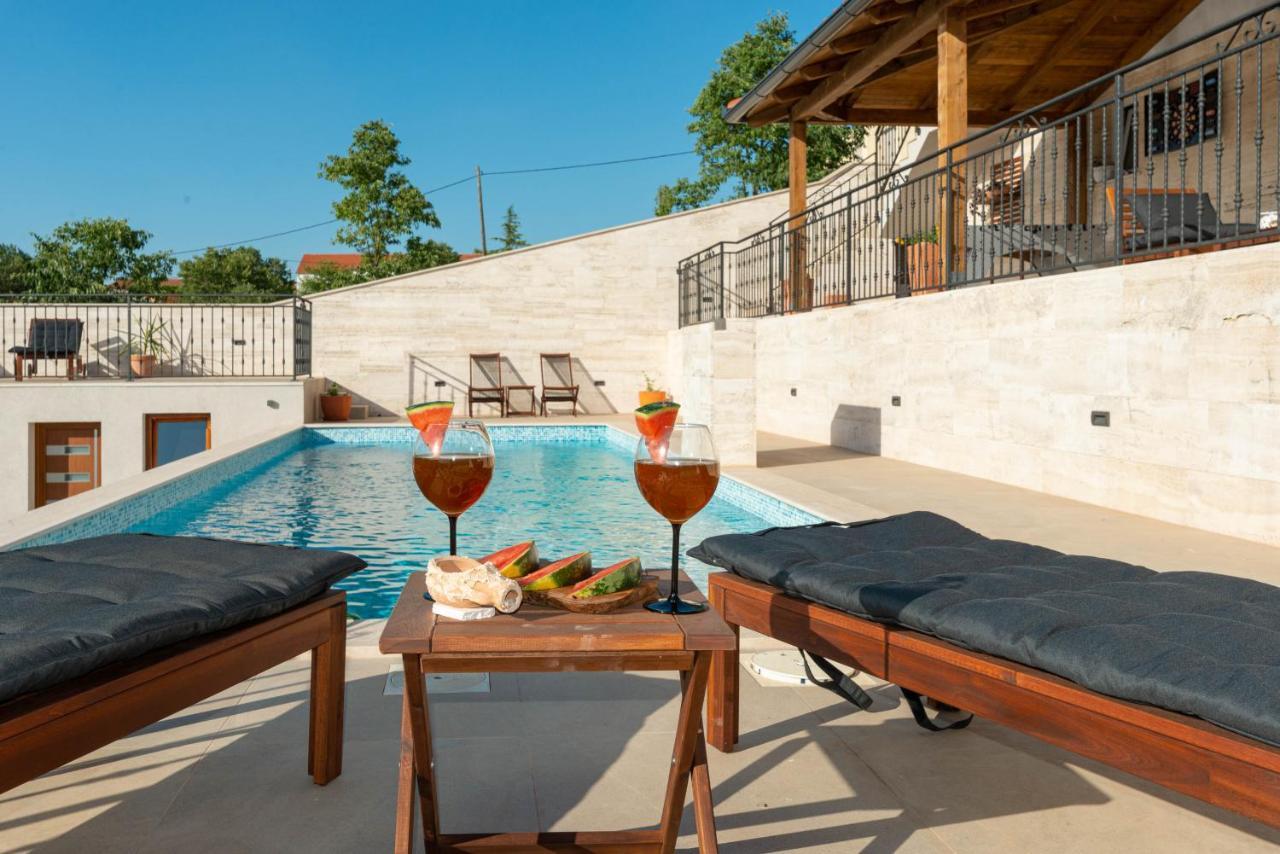 Modern Rustic Villa Kate ベンコヴァツ エクステリア 写真